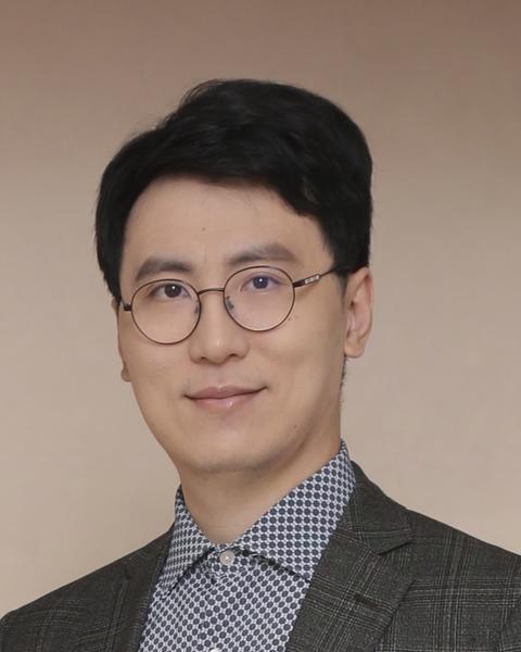 Head shot photo of Dr. Wang.